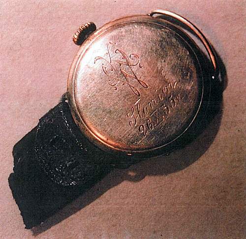 Zegarek znaleziony podczas ekshumacji w Charkowie. Należał do jednego z zamordowanych polskich jeńców, który dostał go od matki 26 października 1935 roku.