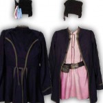 nr2 Mundur powstańca 1863 r. – czapka z czarnego sukna obszyta czarnym sztucznym barankiem z kokardą jedwabną biało-niebiesko-karmazynową, czamara po Ignacym Narewskim, adiutancie i kwatermistrzu gen. Jeziorańskiego z ciemnogranatowego sukna, ozdobiona na szwach czarną taśmą i kordonkiem, koszula „garibaldka” z jedwabiu amarantowego z czarnymi wypustkami, pas skórzany z klamrą z wyobrażeniem Orła i Pogoni, przy pasie bałkańska kalitka do skałek