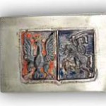 paski 7 Klamra do pasa powstańczego, prostokątna, z nałożoną tarczą z dwupolowym herbem – Orzeł na tle czerwonej, Pogoń na tle niebieskiej emalii