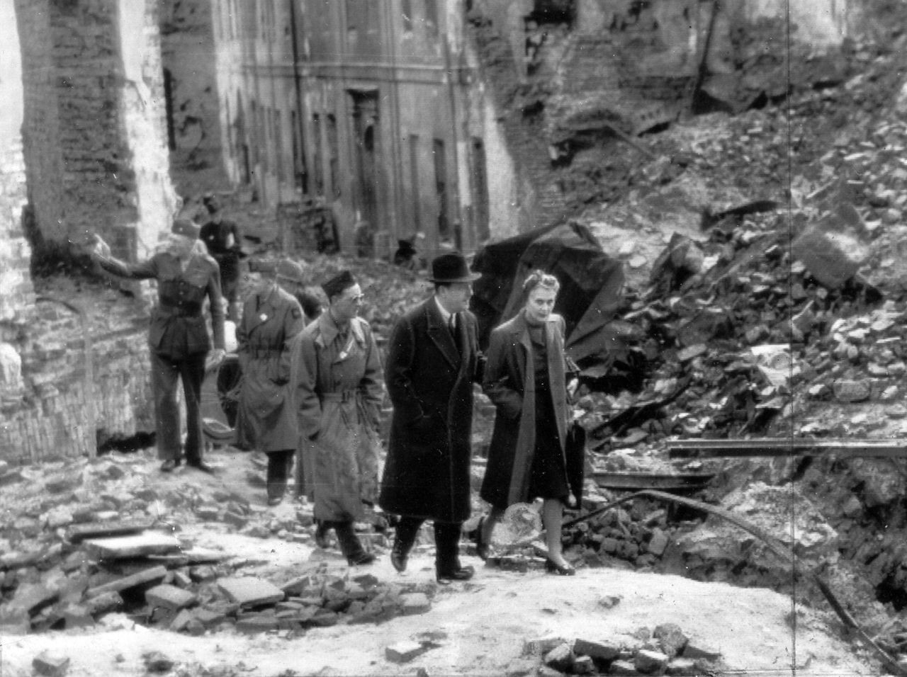 Ambasador USA w Polsce, Arthur Bliss Lane w ruinach Warszawy
