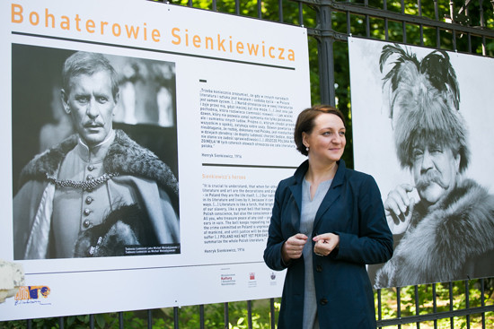Wiceminister Magdalena Gawin na wystawie "Bohaterowie Sienkiewicza"